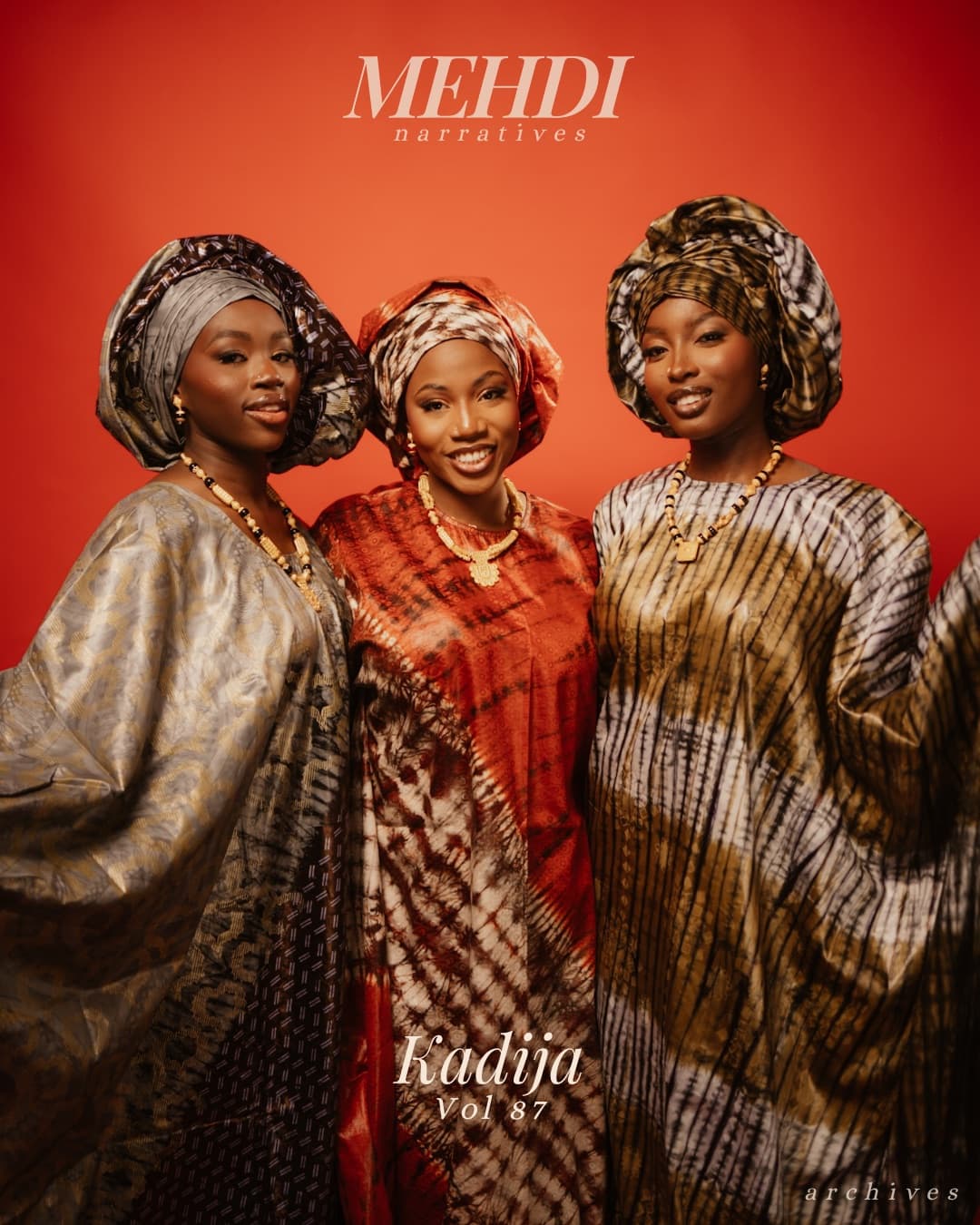 Duo en tenues cérémonielles, scène narrative en extérieur — Mehdi Narratives